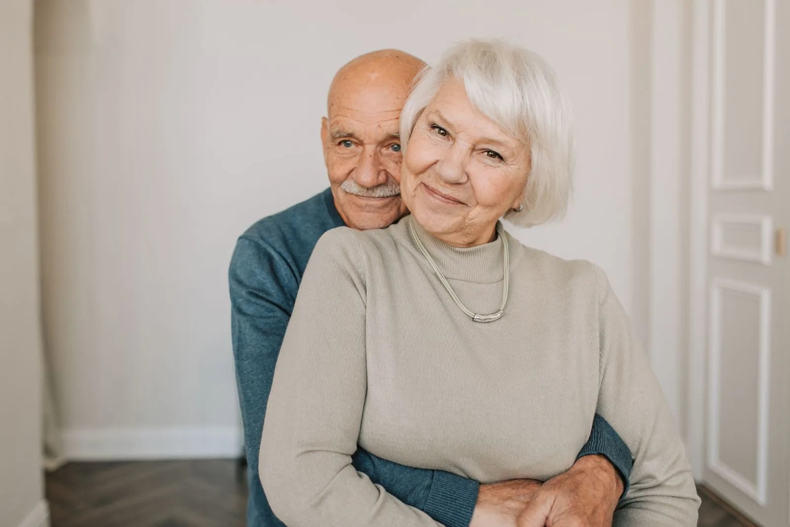 Plano de Saúde MedSênior — cuidado especializado para a melhor idade Casal de idosos felizes com o Plano de Saúde MedSênior